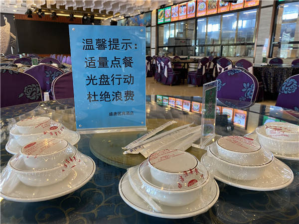 河南漯河一酒店设餐饮巡视员：鸡屁股扔掉浪费