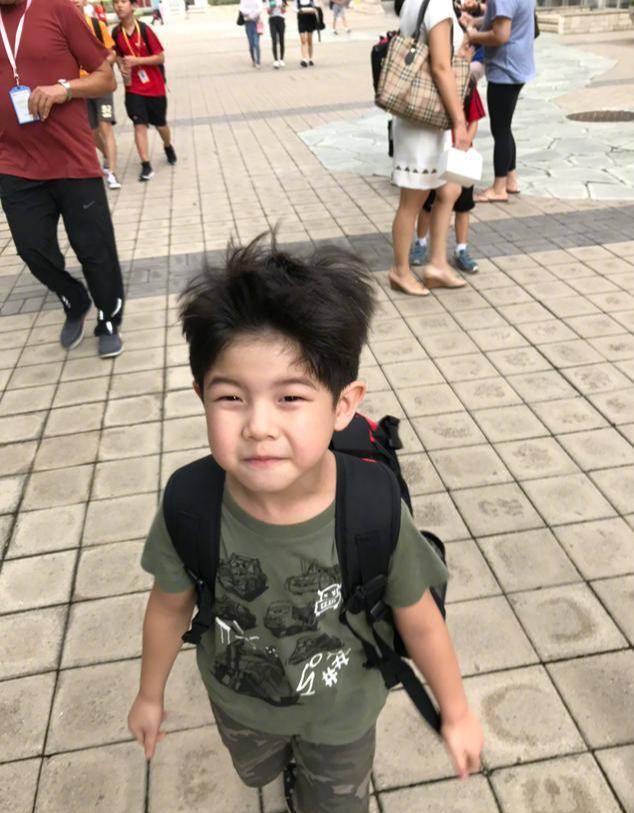 胡可晒照为儿子庆生，6岁小鱼儿将上小学，或与安吉当同门师兄弟
