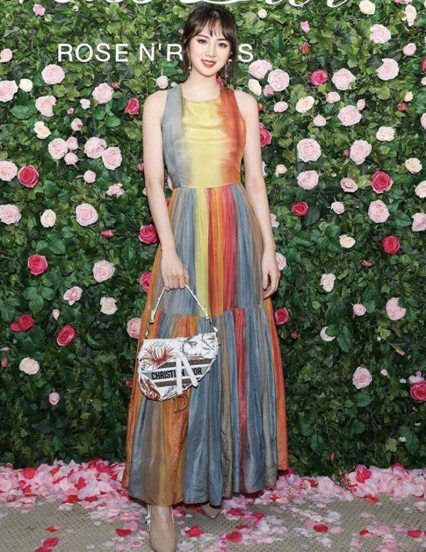 彩虹|华为千金又要火了！姚安娜穿“彩虹裙”露面，撞脸杨幂啥情况