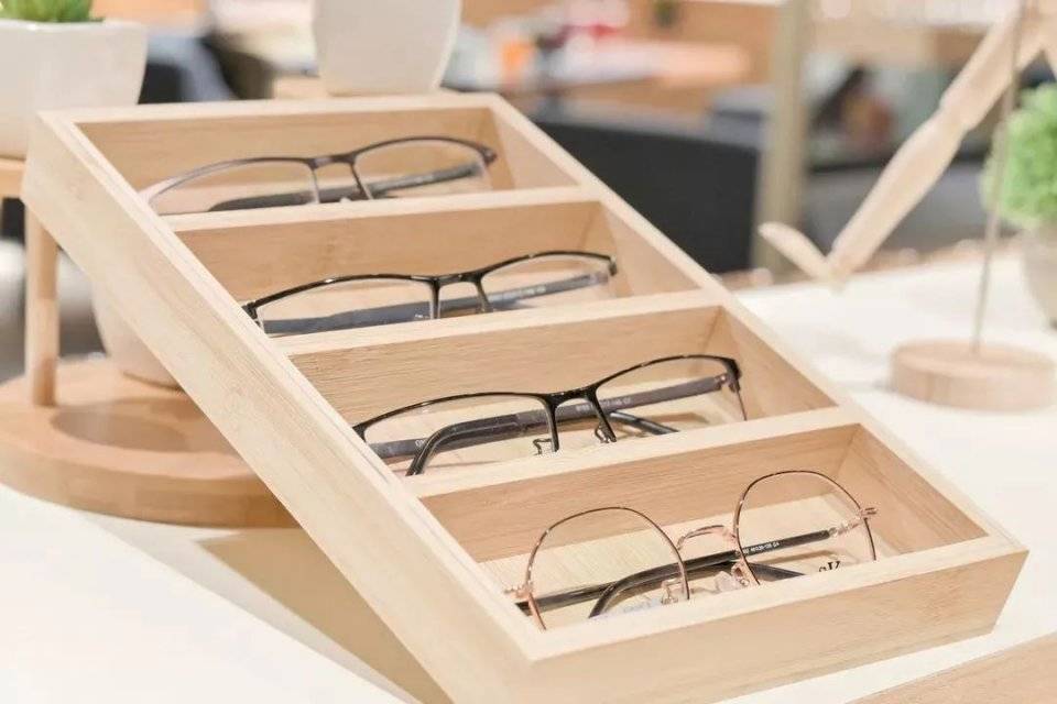 眼镜|?@佛山人：18楼高空眼镜店，配防蓝光眼镜换新LOOK！