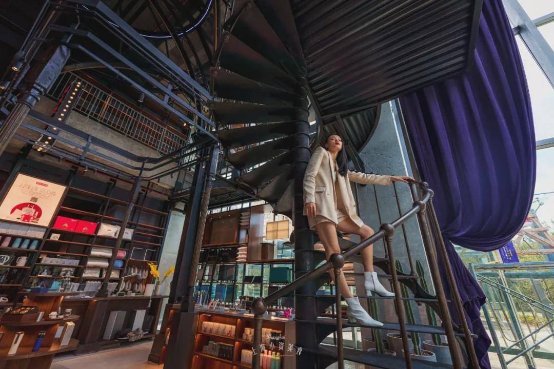 赛博|24H不打烊，赛博朋克复合咖啡空间太时髦！