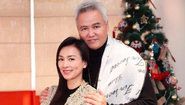 因女儿长得丑被吐糟，张庭甩出童年照护女，夸女儿比自己好看