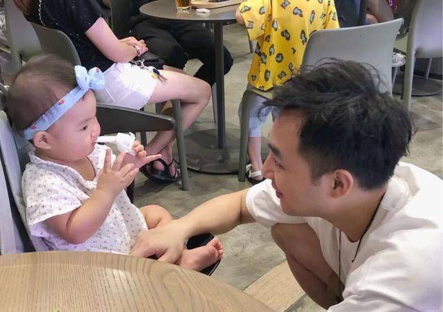 原创英国BBC调查:男性也有妊娠反应,父亲很重要,别再做0分爸爸 原创英国BBC调查:男性也有妊娠反应,父亲很重要,别再做0分爸爸
