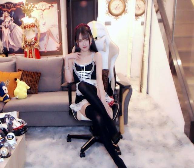 她才是斗鱼身材最顶的女主播?腐团儿20万美腿瞬间不香了