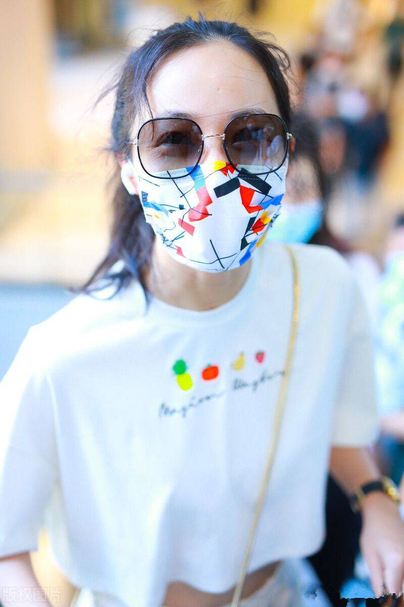 女神|韩雪露脐装很阳光，可惜身材给你脸蛋拖后腿，眼角皱纹很显老