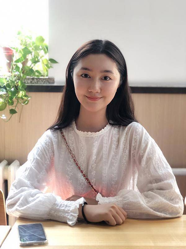 点读机女孩近照曝光，长相清秀略发福，与康辉
