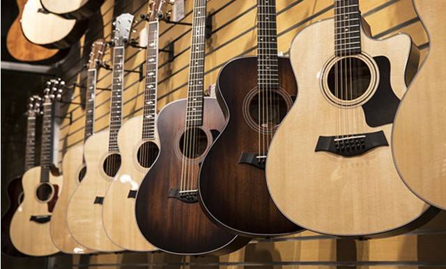 世界吉他排名_弹吉他图片