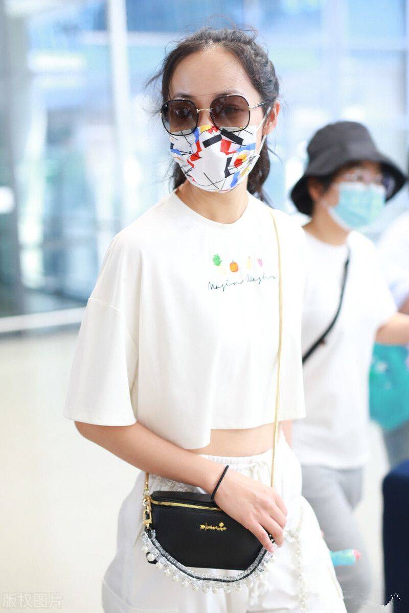 女神|韩雪露脐装很阳光，可惜身材给你脸蛋拖后腿，眼角皱纹很显老