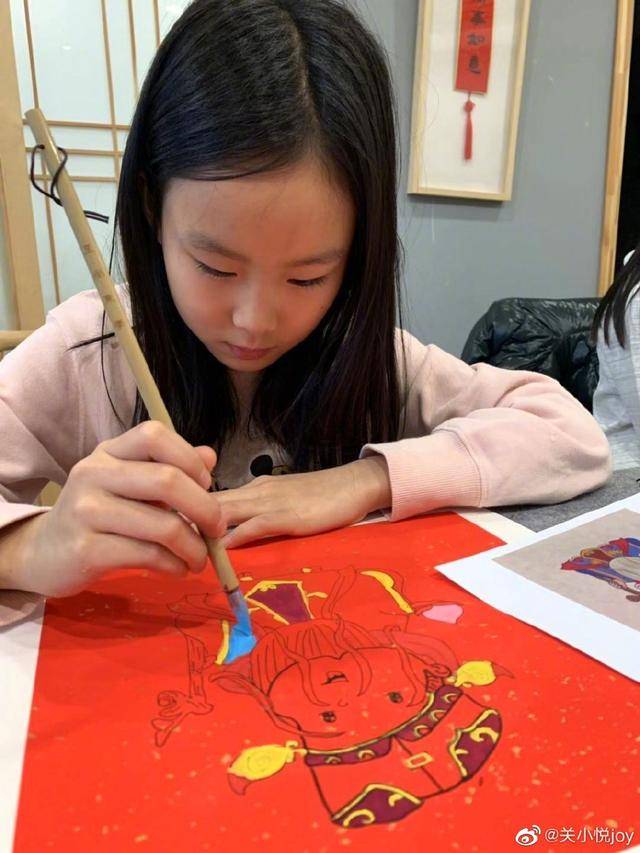 佟大为夫妻约会庆13周年，豪宅外是东方明珠，关
