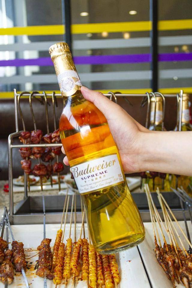 钱锋炭|激情8月来钱锋炭缸烧烤赢百威免单大奖炭缸烧烤遇上品质啤酒