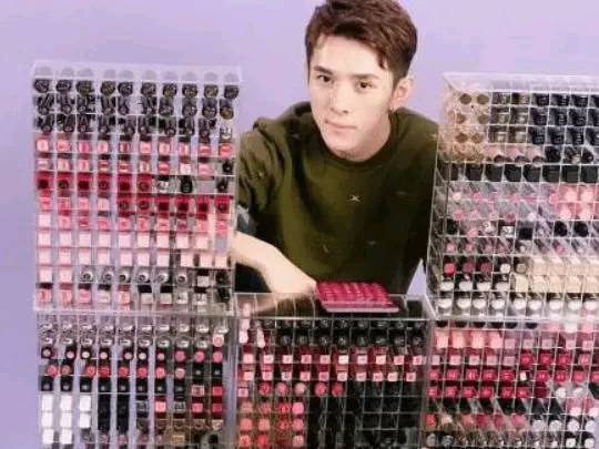 直播|“口红一哥”李佳琦直播4年，粉丝三千万年入千万，背后有多拼命