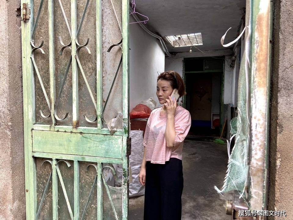 欠费|她含泪求妈妈放弃,母女俩抱头痛哭血癌女童因欠费17万被迫出院