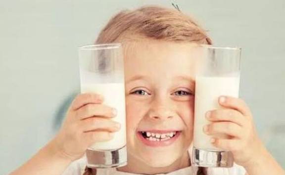 蛋白质|孩子长不高？家长老发愁！蛋白质、钙、维生素你吃对了吗？