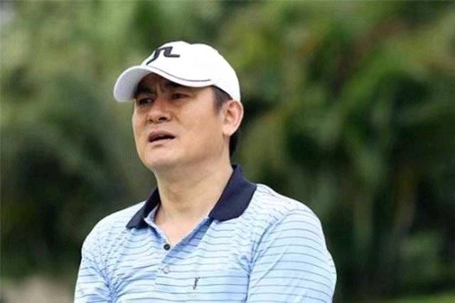 原创辞铁饭碗成“戏疯子”，后将恩师女儿追到手，孩子2岁却提出离婚
