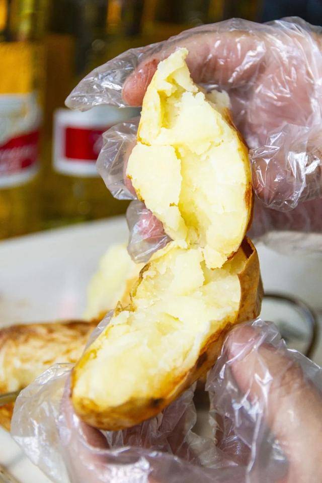 钱锋炭|激情8月来钱锋炭缸烧烤赢百威免单大奖炭缸烧烤遇上品质啤酒