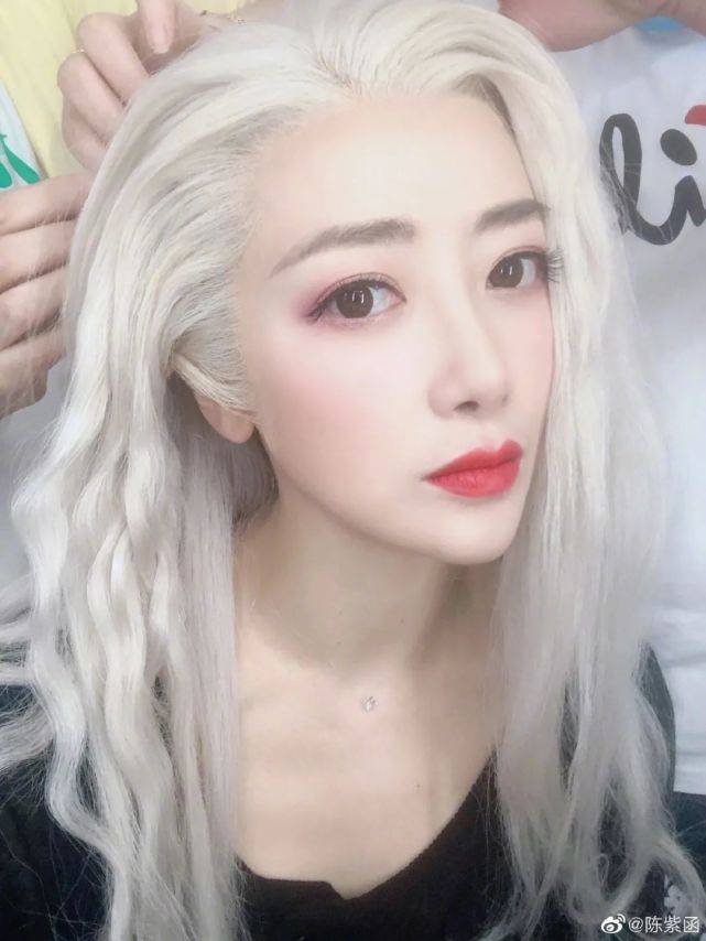 金巧巧|原创跟金巧巧蒋勤勤并称北影三朵花，半张脸都花了，都挡不住她的美貌