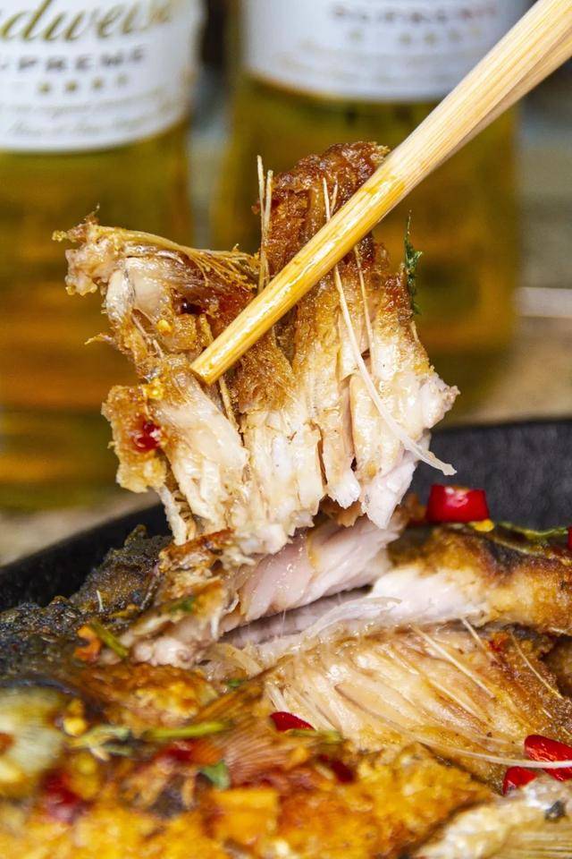 钱锋炭|激情8月来钱锋炭缸烧烤赢百威免单大奖炭缸烧烤遇上品质啤酒