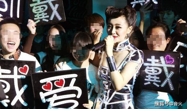 儿子|原创42岁爱戴时隔7年重新露面，模样大变让人不敢认，被质疑整容变脸