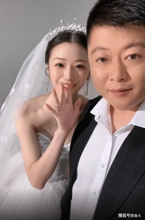 谢永强小12岁娇妻婚纱大片曝光,颜值不输王小蒙!
