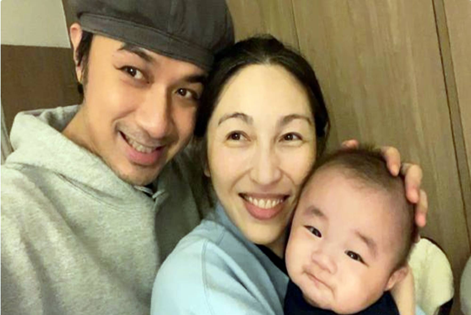 宝宝|24小时紧盯孩子睡觉，生怕趴睡窒息，看完泪目古巨基年近50得子