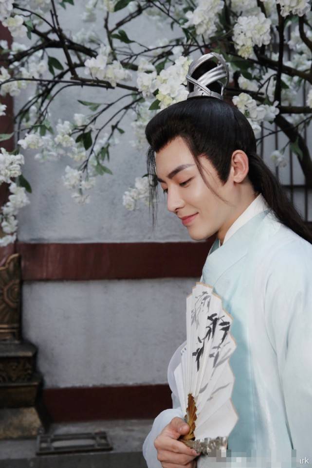 侯明昊|原创这部《盗墓笔记》被大家吐槽丑，如今张起灵火了，吴邪也要来霸屏