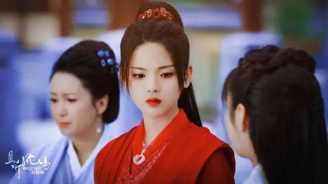 队友|原创刚出道，杨超越和队友就被质疑是“塑料姐妹花”？