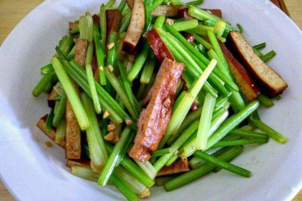 素炒芹菜怎么做好吃的 3c42aa3d69854d5baad95238831642a0.jpeg