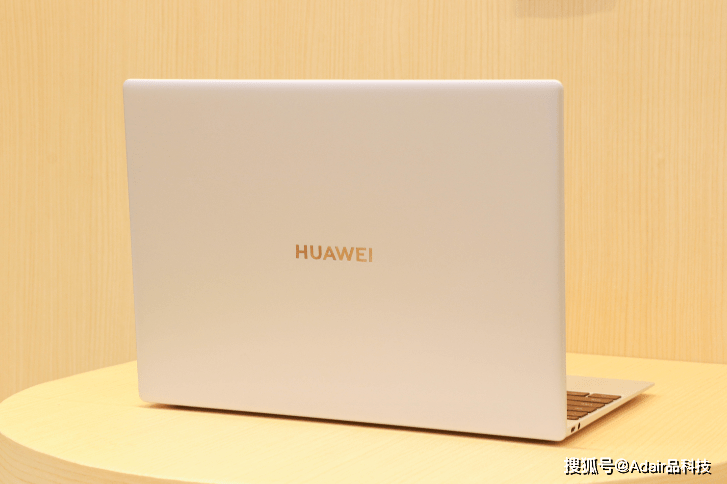 测评盘点|华为MateBook X图赏：精致轻盈，你的贴身互联之窗