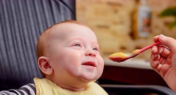 宝宝|娃颜值受损，妈妈也跟着糟心7个月宝宝下巴总是红红的