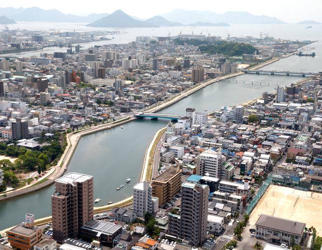 如今已经过去了75年的时间,现在的广岛市早已 恢复了繁华,是日本本州