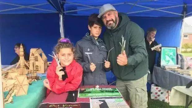 英女王宣布：向全人类公敌宣战，网友全力支持