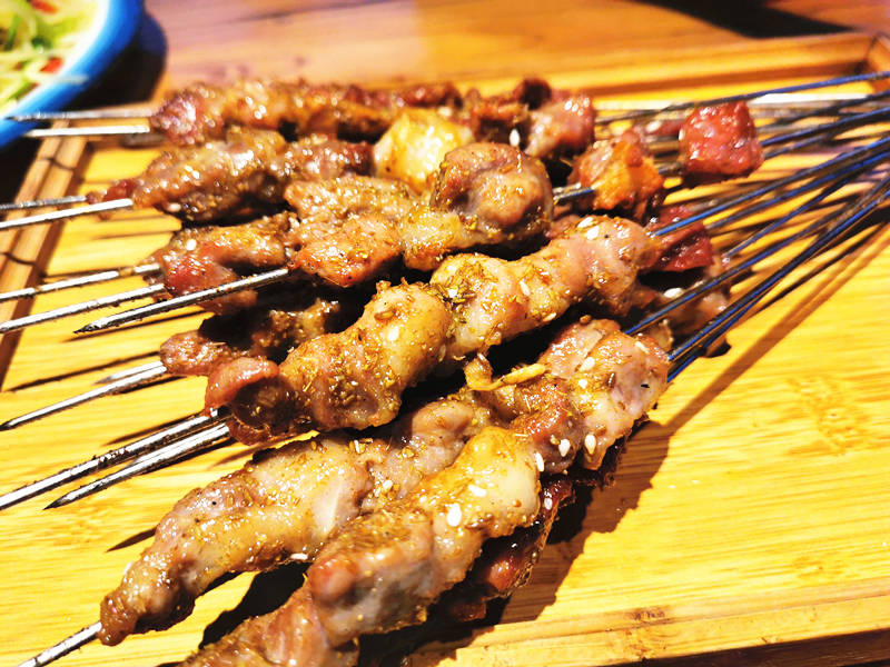 我家|这些肉和菜是我家爱吃的，一家三口吃得舒服！夏天吃烧烤