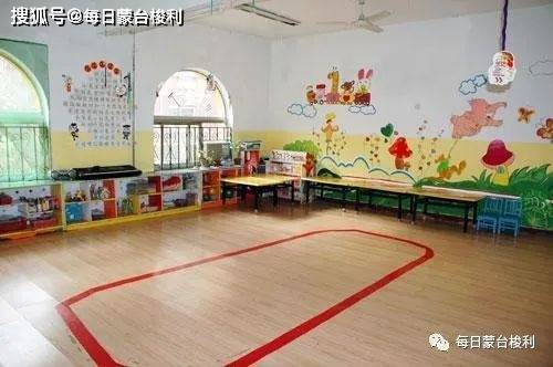 正常化儿童的特征之一即 专注,因此,在蒙台梭利幼儿园,每天的走线
