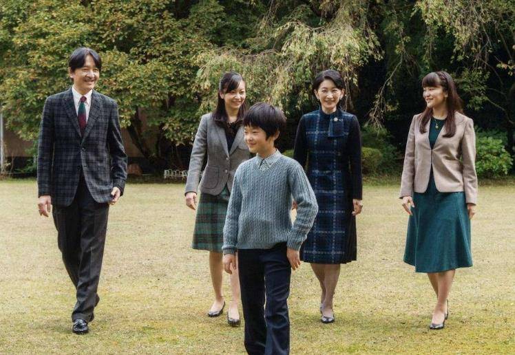日本王室重男轻女!全都围着悠仁亲王转,3位公主沦为背景板_纪子