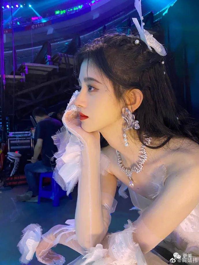 刘海|当毛发都在伪造的鞠婧祎失去刘海，场面瞬间窒息！