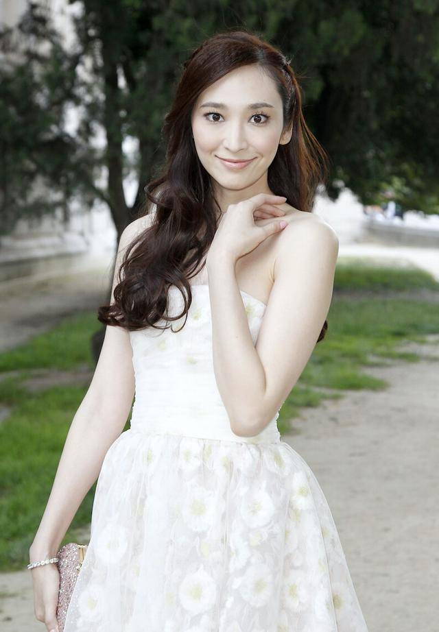 纪晓波被曝财政危机，吴佩慈晒儿子画作感慨日