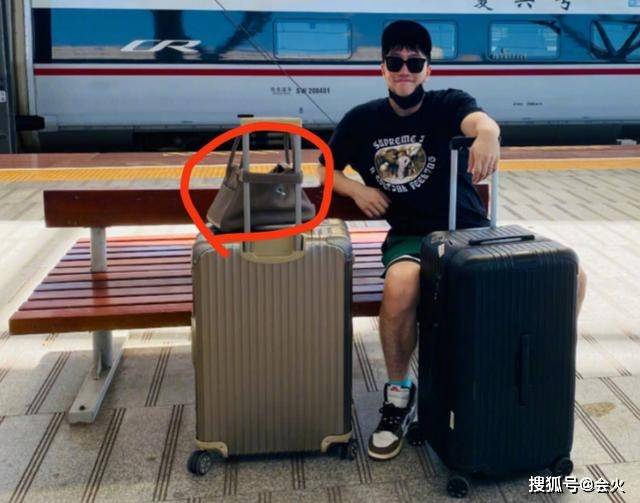 工作|原创刘翔晒4万名包，退役后没正式工作仍然生活滋润，前妻还在当演员