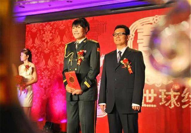 52岁女篮巨人郑海霞,结婚9年无儿女,说出原因让人心酸!