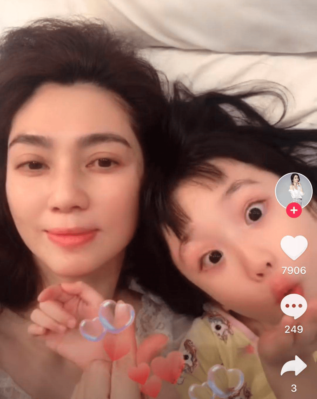 洪欣罕晒与爱女合照,张丹峰再次缺席惹争议