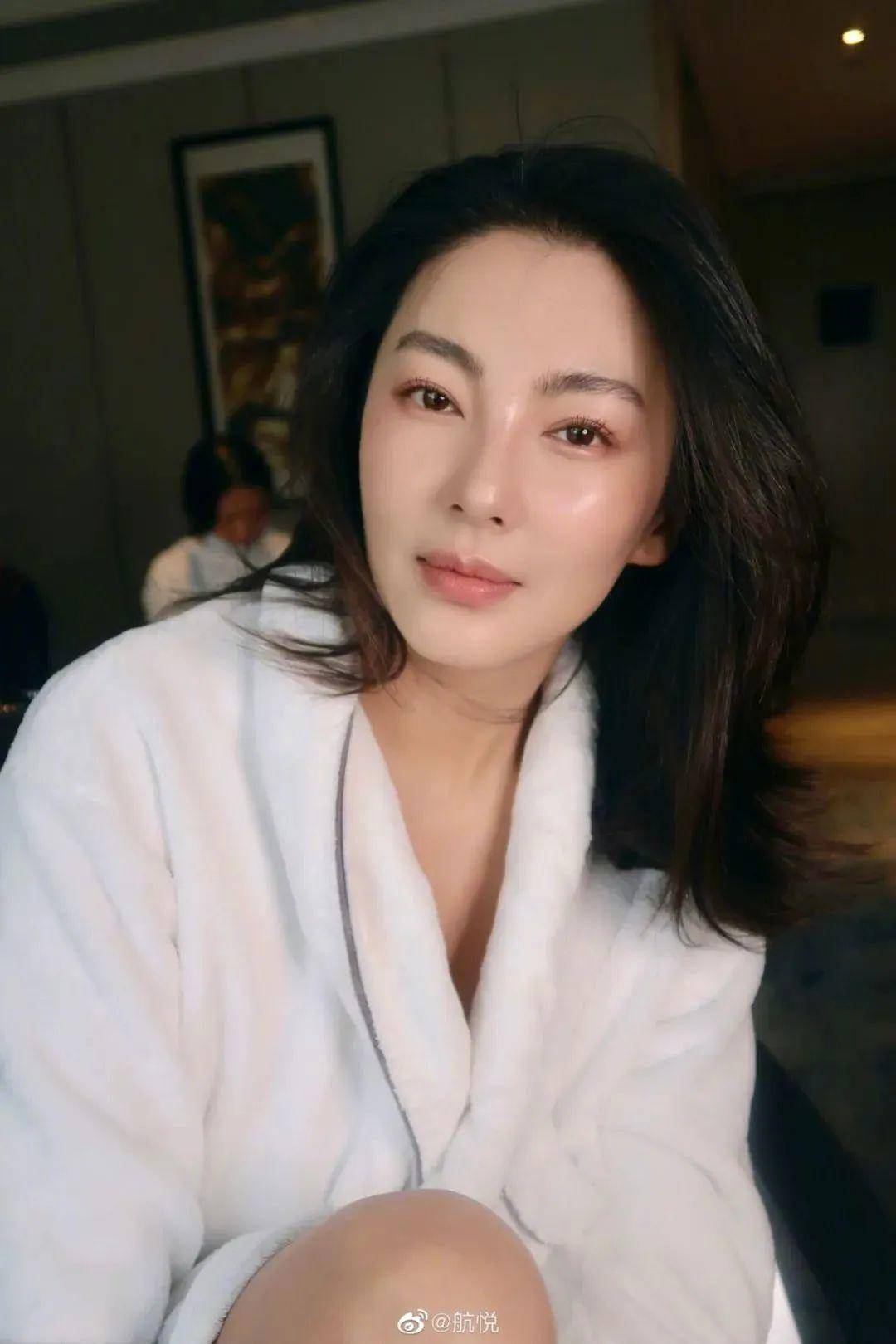 一面|高级感一扫就有，让你一面变立体脸的神器 —— 高光