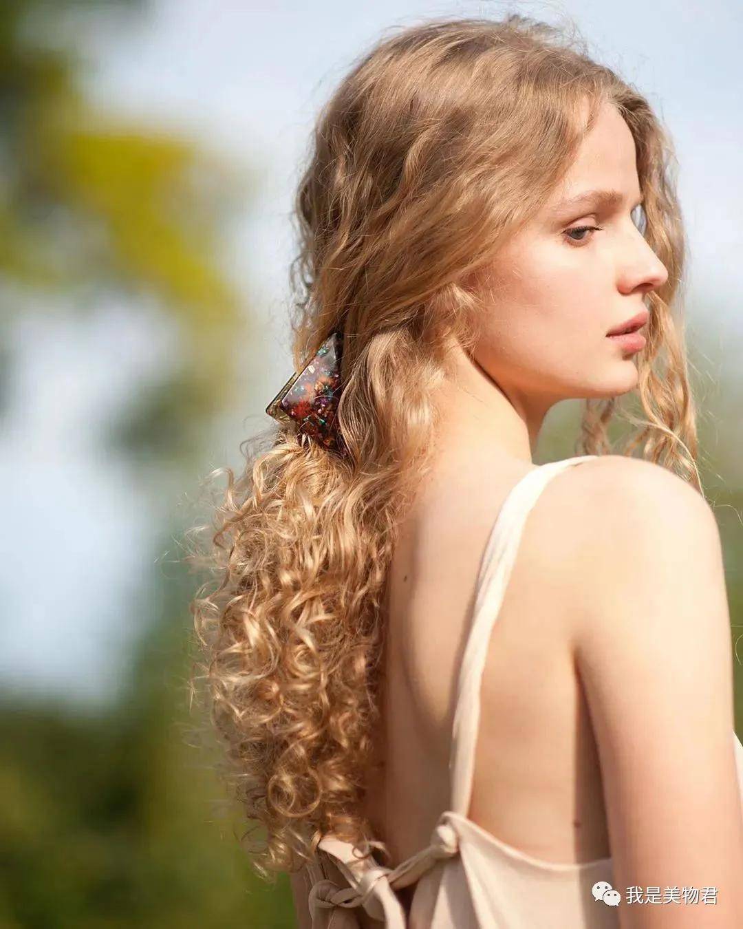 鲨鱼夹的用法短发 5524172507304074a54d3c39a8aa1994.jpeg