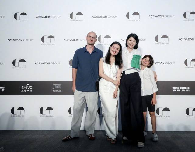 活动|“世界最丑超模”吕燕带娃出席活动，混血儿子和妈妈不同，颜值高