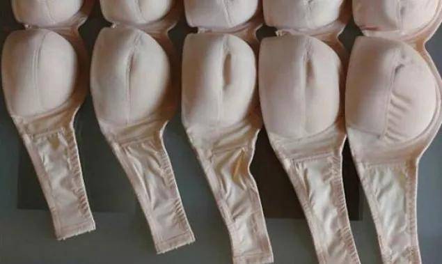 女生|平胸女生怎么穿衣？变丰满还是更时髦，2种方向大解析！