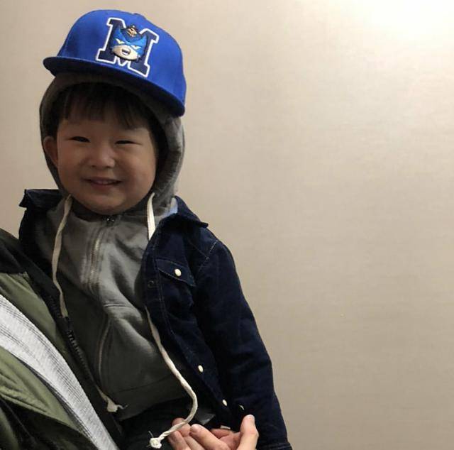 孩子|萝莉身住着大叔魂，还被妈妈穿成紫薯韩国3岁奶娃靠小肚子走红