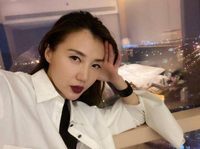 集资|原创阿朵叫停粉丝打投，为《浪姐》饭圈化刹车