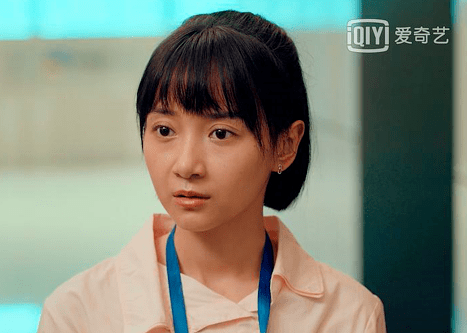 显得|曾胖成男友两倍宽的蒋欣，怎么突然瘦成这样了…