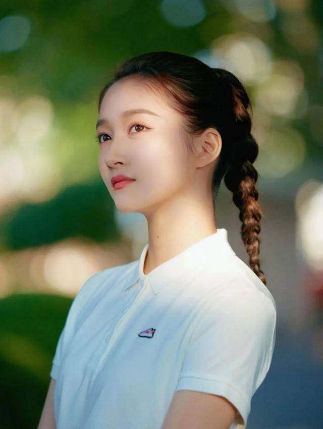 恋情|原创张雨绮力挺鹿晗公开恋情被指蹭热度，吃耿直人设红利上瘾了？