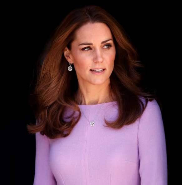 气质|凯特气质输给妹妹母亲？母亲穿她旧衣像贵妇，气质还比她更出众