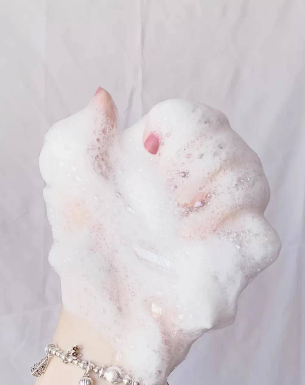 姐妹|直播卸妆想要证明自己是素颜美人,却因太敷衍被嘲假鼻子假脸碰不得?