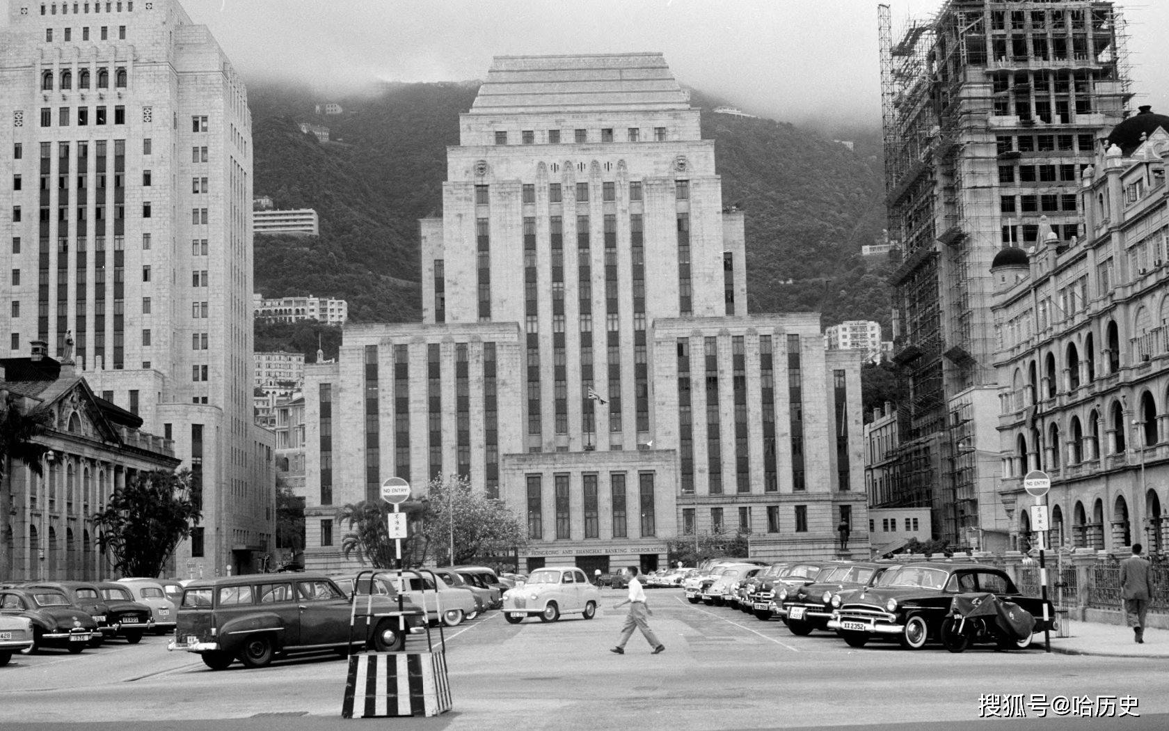 老照片:40-50年代香港,欧式建筑和传统服饰相融